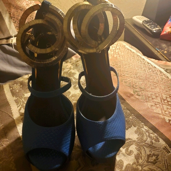 Heels - Picture 1 of 2